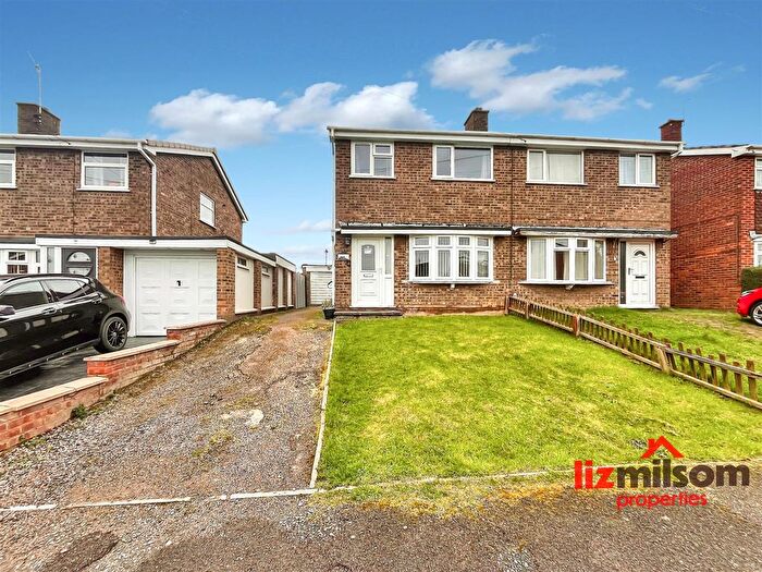 3 Bedroom Semi Detached House For Sale In Randall Drive, Swadlincote, DE11