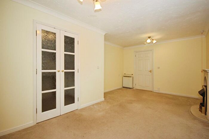 1 Bedroom Flat For Sale In Coventry Road, Warwick, CV34