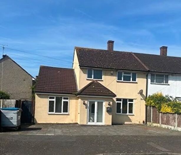 5 Bedroom Semi-Detached House To Rent In Charlbury Crescent, Romford, Essex, RM3