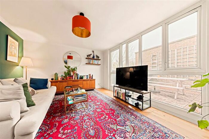 3 Bedroom Maisonette For Sale In Andrews Walk, Walworth, SE17