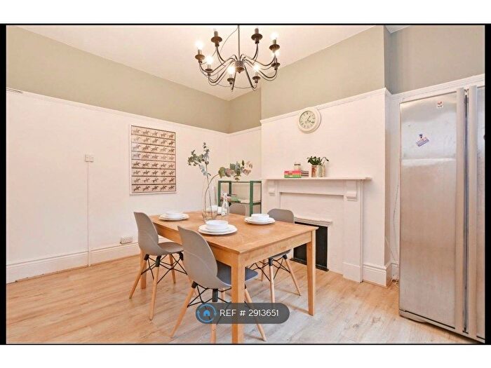 4 Bedroom Flat To Rent In Everton Road, Sheffield, S11