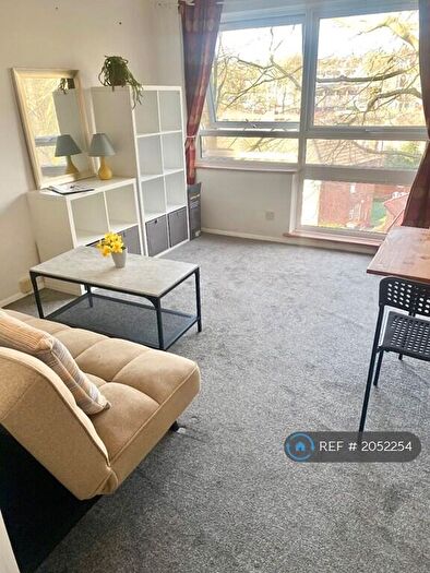 1 Bedroom Flat To Rent In Newton Park Court, Leeds, LS7