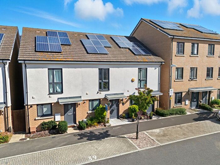 2 Bedroom Terraced House For Sale In Reservoir Way, Hainault, IG6