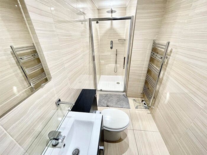 2 Bedroom Apartment To Rent In Park Place, Manchester, M4