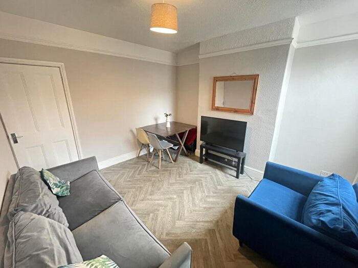 4 Bedroom Terraced House To Rent In Large Bed Student House // Aug, LN5