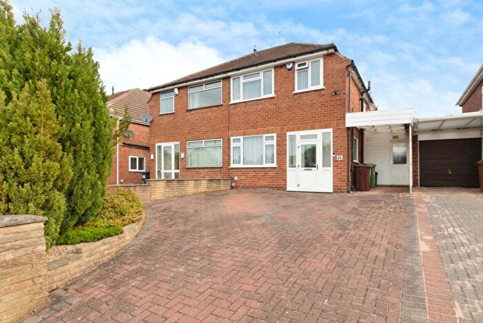 3 Bedroom Semi-Detached House For Sale In Wichnor Road, Solihull, West Midlands, B92