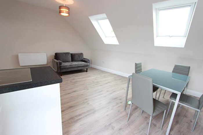1 Bedroom Flat To Rent In Chase Side, London, N14
