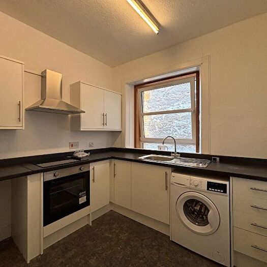 2 Bedroom Flat To Rent In High Street, Perth, Perthshire, PH1