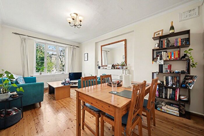 2 Bedroom Flat For Sale In Shoot Up Hill, Kilburn, London, NW2