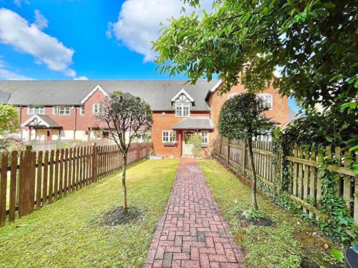 2 Bedroom Cottage For Sale In Bearwood Road, Wokingham, RG41