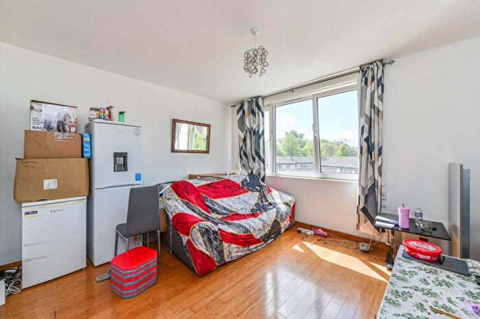 3 Bedroom Flat For Sale In Maysoule Road, Clapham Junction, London, SW11