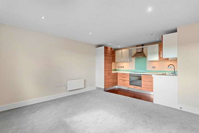 1 Bedroom Flat For Sale In Church Street, Epsom, KT17