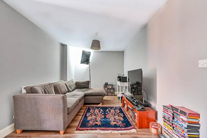 3 Bedroom Maisonette To Rent In Riverside, Guildford, Surrey, , Guildford, GU1