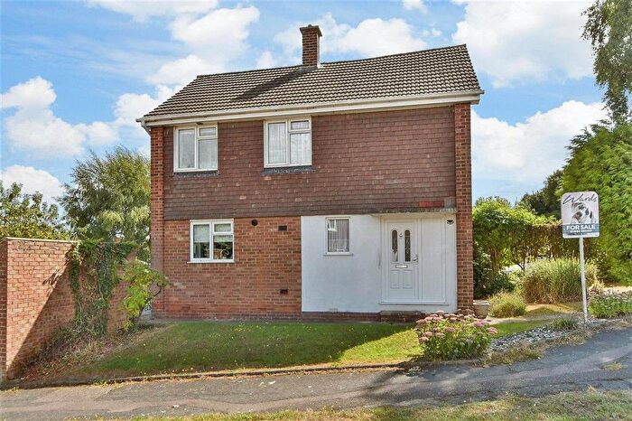 3 Bedroom Semi-Detached House For Sale In Forest Drive, Walderslade, Chatham, Kent, ME5