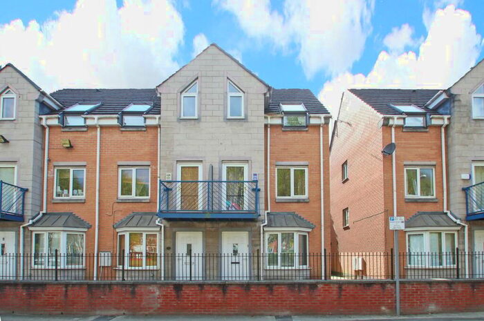 3 Bedroom Town House To Rent In Dearden Street, Hulme, Manchester, M15