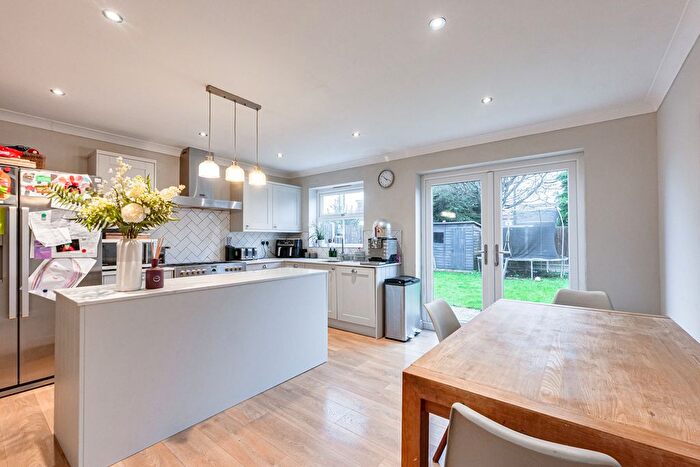 3 Bedroom Detached House For Sale In Milton Hall Close, Southend-On-Sea, SS3