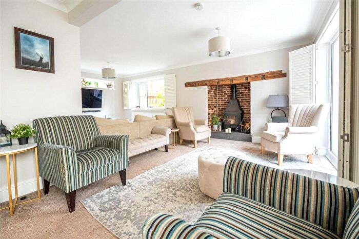 4 Bedroom Detached House For Sale In Redwood Glade, Leighton Buzzard, Bedfordshire, LU7