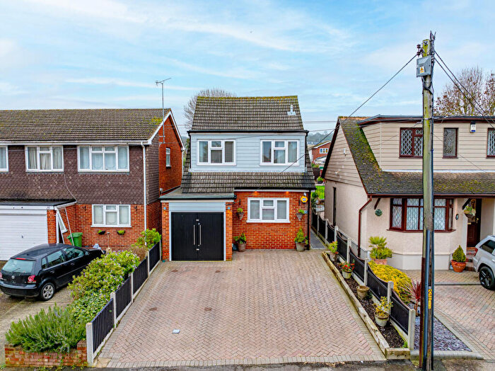 4 Bedroom Detached House For Sale In Gifford Road, Benfleet, SS7