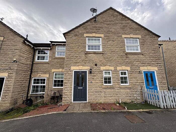 2 Bedroom Town House To Rent In Gardeners Walk, Skelmanthorpe, Huddersfield, HD8