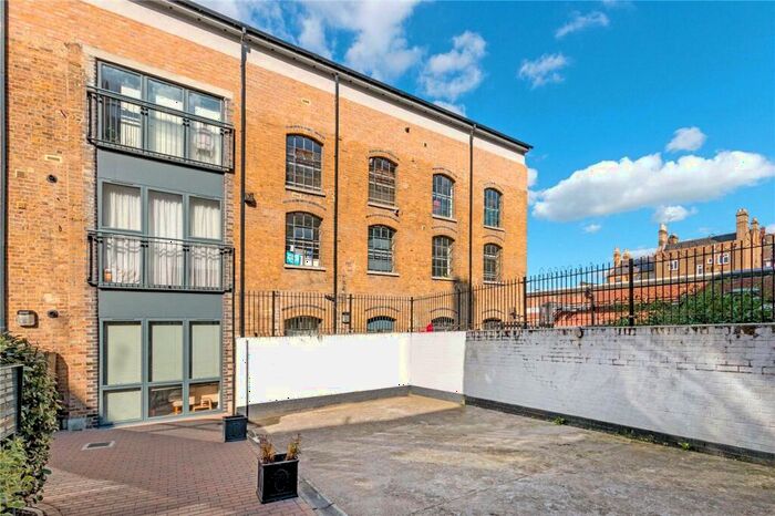 1 Bedroom Apartment To Rent In New Cross Road, London, SE14