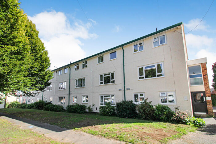 3 Bedroom Maisonette For Sale In Cody Road, Farnborough, GU14