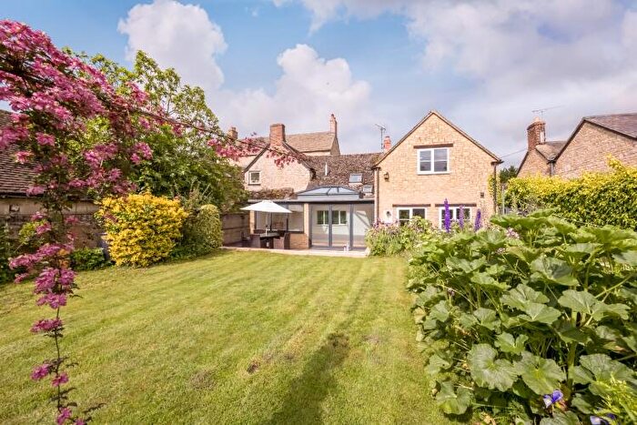 3 Bedroom Cottage To Rent In Castle Road Woodstock, OX20