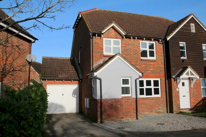 3 Bedroom Semi-Detached House For Sale In William Judge Close, Tenterden, TN30