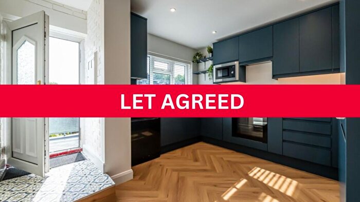 2 Bedroom Flat To Rent In Gideon Road, Battersea, London, SW11