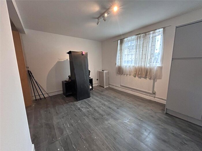 2 Bedroom Maisonette To Rent In Hadley Road, Barnet, EN5