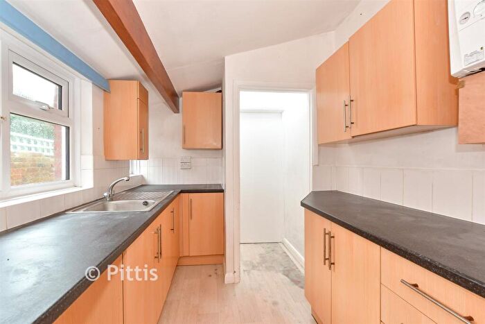2 Bedroom Terraced House For Sale In Princes Street, Cowes, Isle Of Wight, PO31