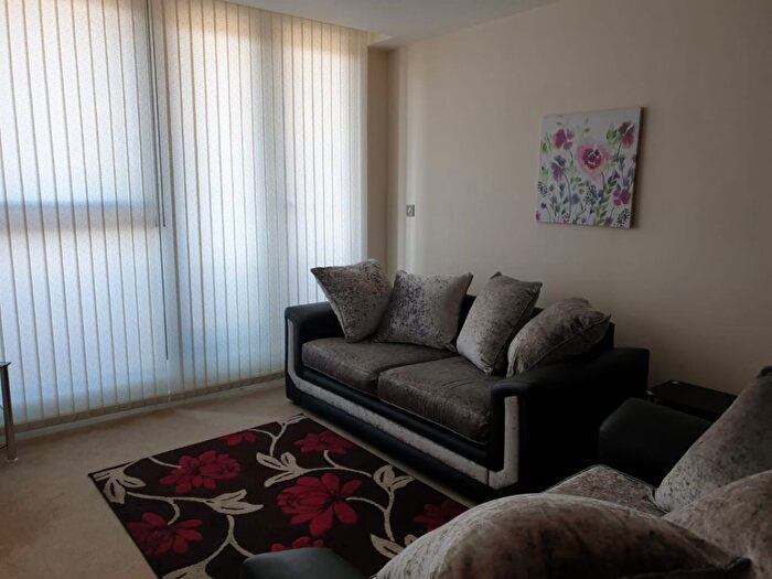 2 Bedroom Flat To Rent In Pall Mall, Bed Apt, L3