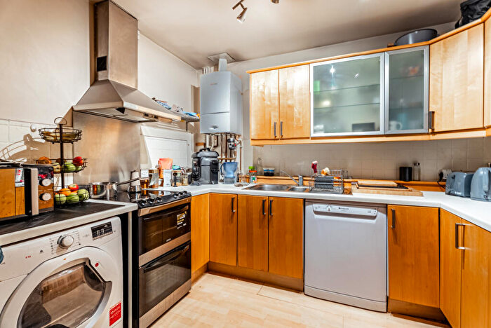 2 Bedroom Apartment To Rent In High Street, Markyate, Herts, AL3