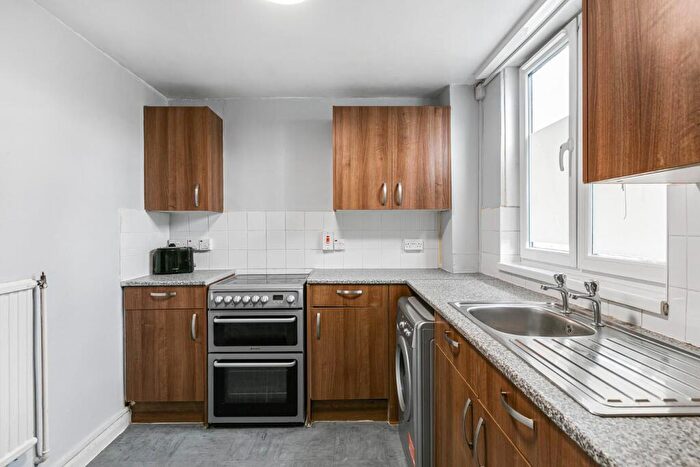 2 Bedroom Flat To Rent In Havil Street, London, SE5