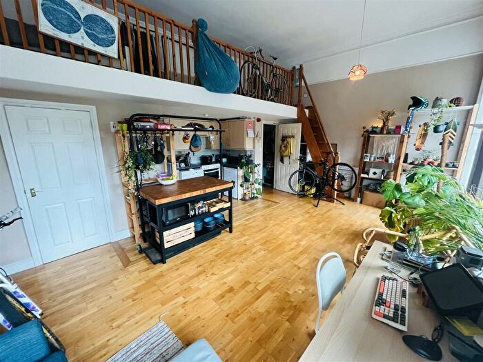 Studio To Rent In Hotwell Road, Bristol, BS8