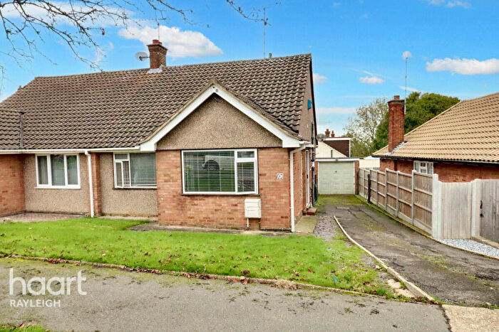 2 Bedroom Semi-Detached Bungalow For Sale In Lower Lambricks, Rayleigh, SS6
