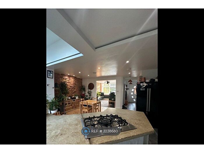 3 Bedroom Semi-Detached House To Rent In Windlesham Close, Brighton, BN41