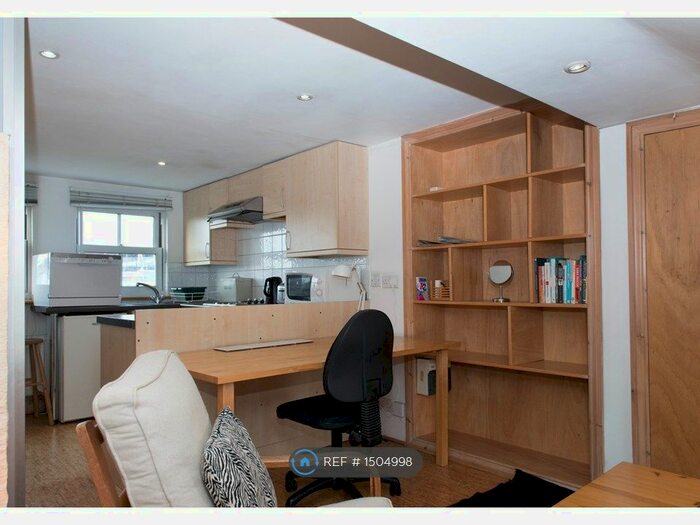 Studio To Rent In Highbury Hill, London, N5
