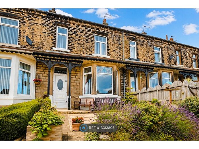 4 Bedroom Terraced House To Rent In Hollins Bank, Sowerby Bridge, HX6