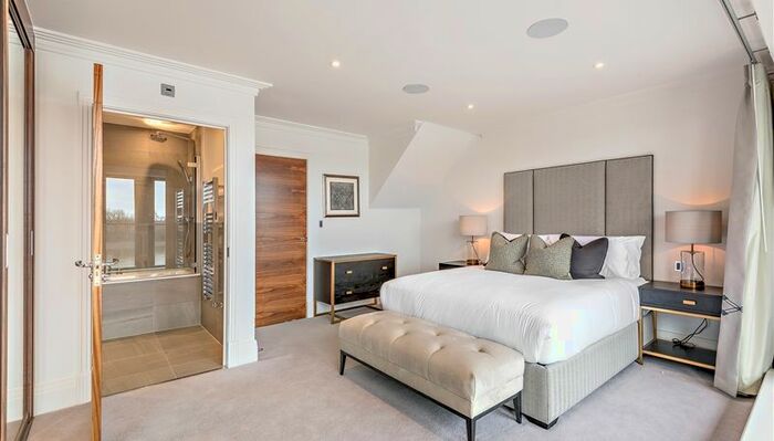 3 Bedroom Town House To Rent In Rainville Road, South West London, W6