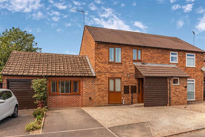 4 Bedroom Semi-Detached House For Sale In Morgan Close, Banbury - Ideal For Home Workers, OX16