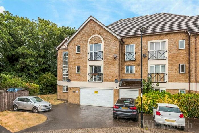 2 Bedroom Maisonette To Rent In Farrow Lane, London, SE14