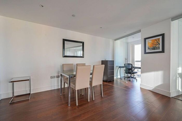 3 Bedroom Flat For Sale In Talisman Tower, Tower Hamlets, London, E14