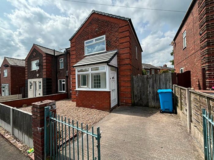 3 Bedroom Semi-Detached House To Rent In Clively Avenue, Swinton, Manchester, M27