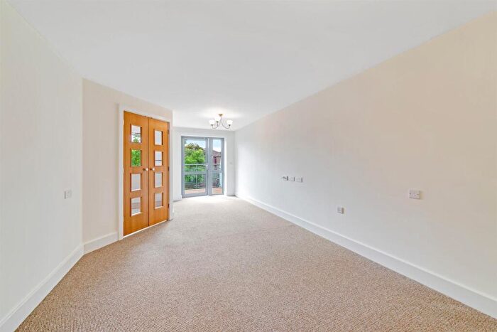 1 Bedroom Apartment For Sale In Elles House, Shotfield, Wallington, SM6