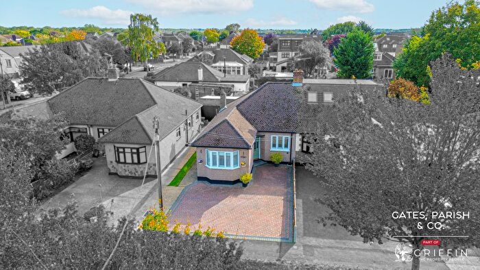 3 Bedroom Semi-Detached Bungalow For Sale In Fairholme Gardens, Upminster, RM14