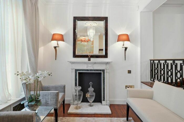 7 Bedroom Semi-Detached House To Rent In Upper Brook Street, London, W1K