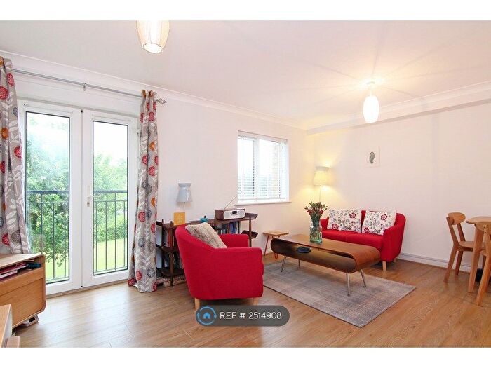 1 Bedroom Flat To Rent In Varsity Drive, Twickenham, TW1