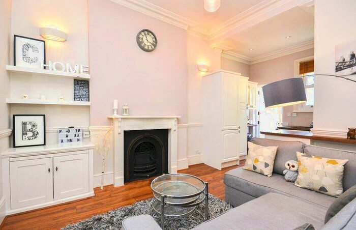 1 Bedroom Flat To Rent In Balham Grove, London, SW12