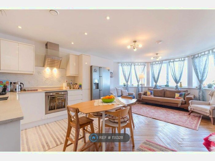 2 Bedroom Flat To Rent In Leben Court, Sutton, SM1