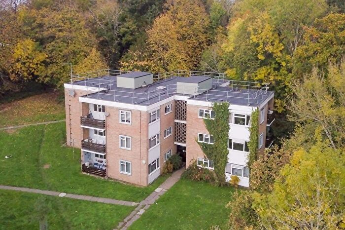 1 Bedroom Flat For Sale In Hazel Avenue, Guildford, GU1